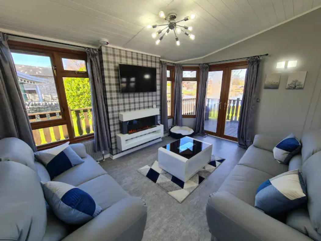 4 Bed Luxury Lodge With Hot Tub Near Lake District Warton Exterior photo